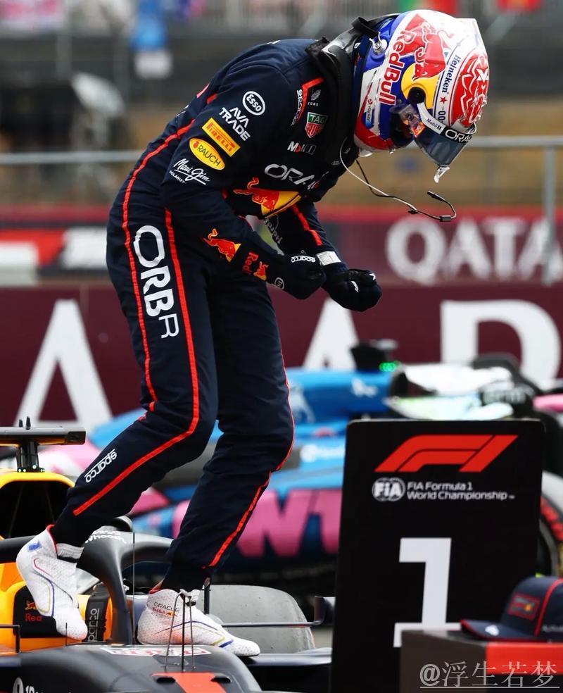 维斯塔潘火力全开 稳居领先位置 维斯塔潘火力全开 稳居领先位置