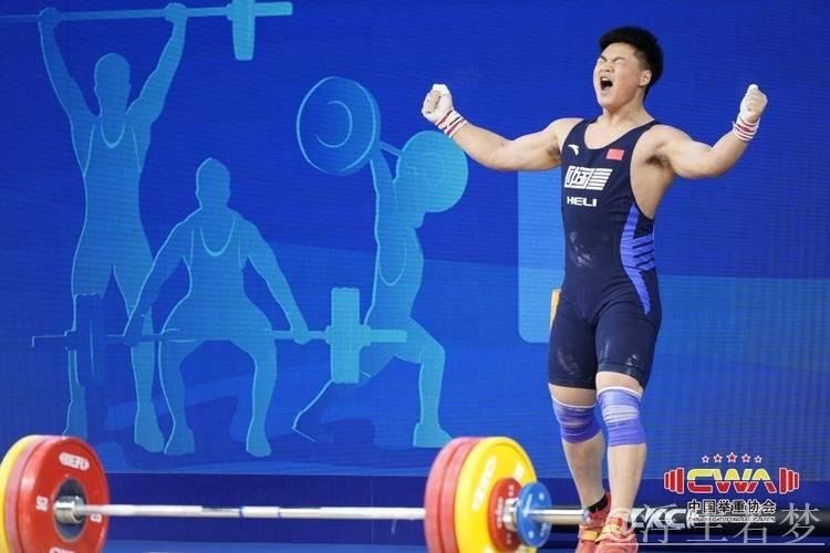 潘云华勇夺男子96公斤级三项冠军 潘云华勇夺男子96公斤级三项冠军